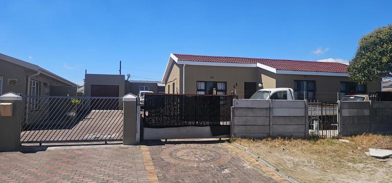 9 Bedroom Property for Sale in Mandalay Western Cape